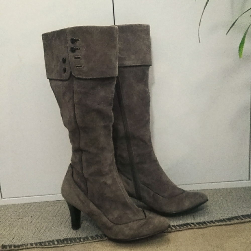 Tall brown suede boots by Sofft 8.5